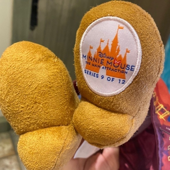 Minnie Mouse: The Main Attraction Plush – Big Thunder Mountain Railroad - Picture 6 of 10